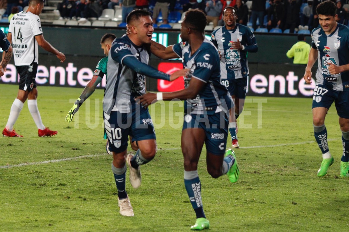 Pachuca golea en su último partido del torneo regular en casa