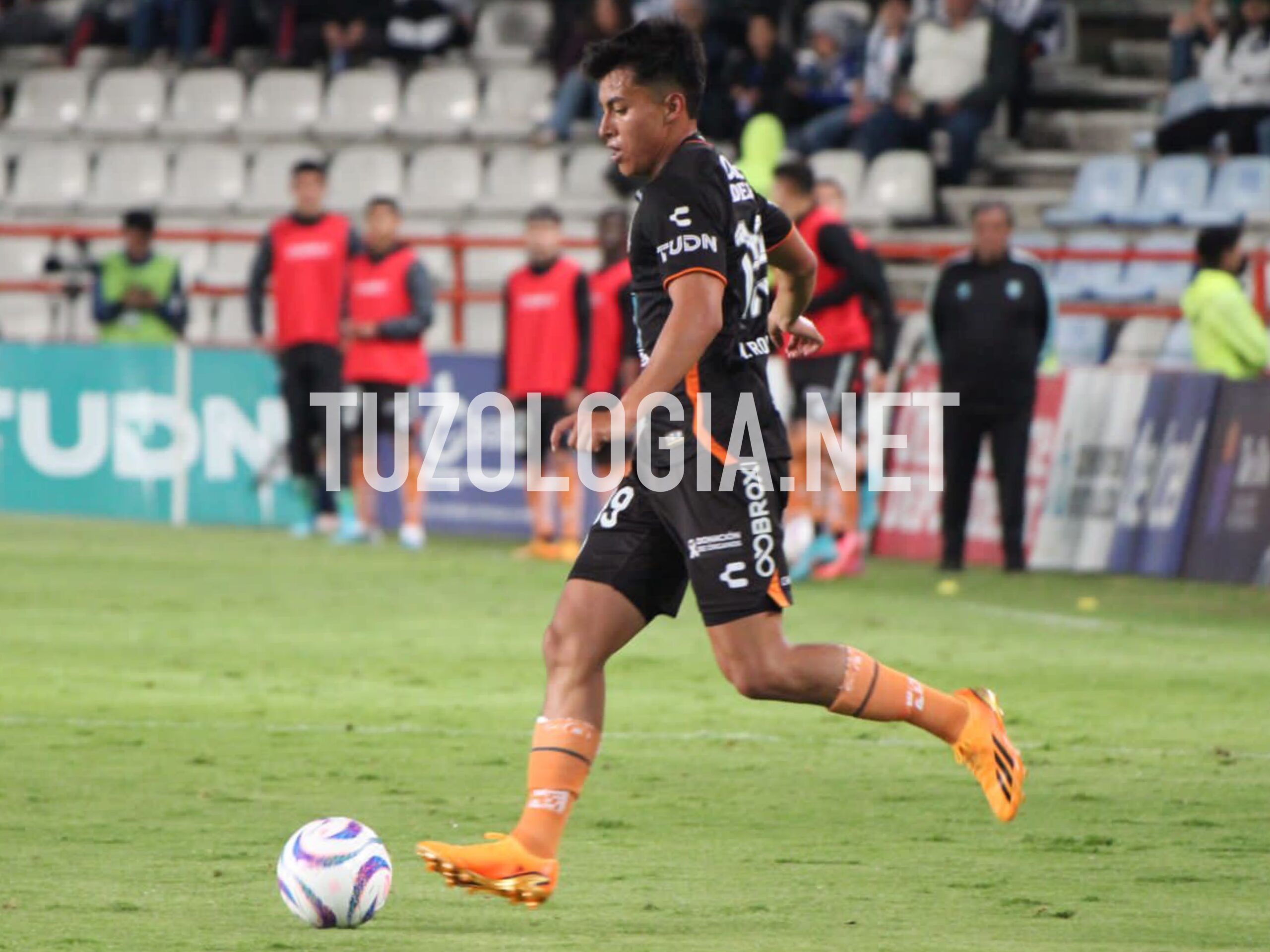 Pachuca empata con Pumas en su primer partido en casa