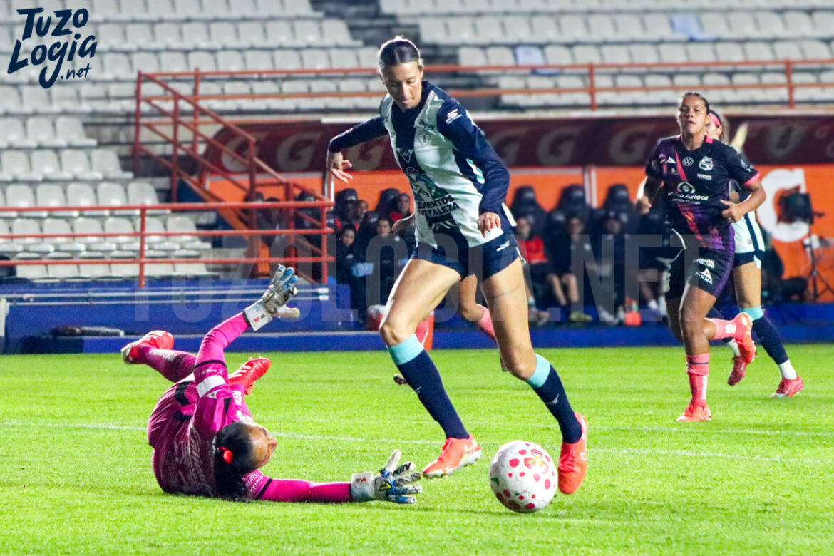 Nina Nicosia brilla en goleada blanquiazul al Puebla